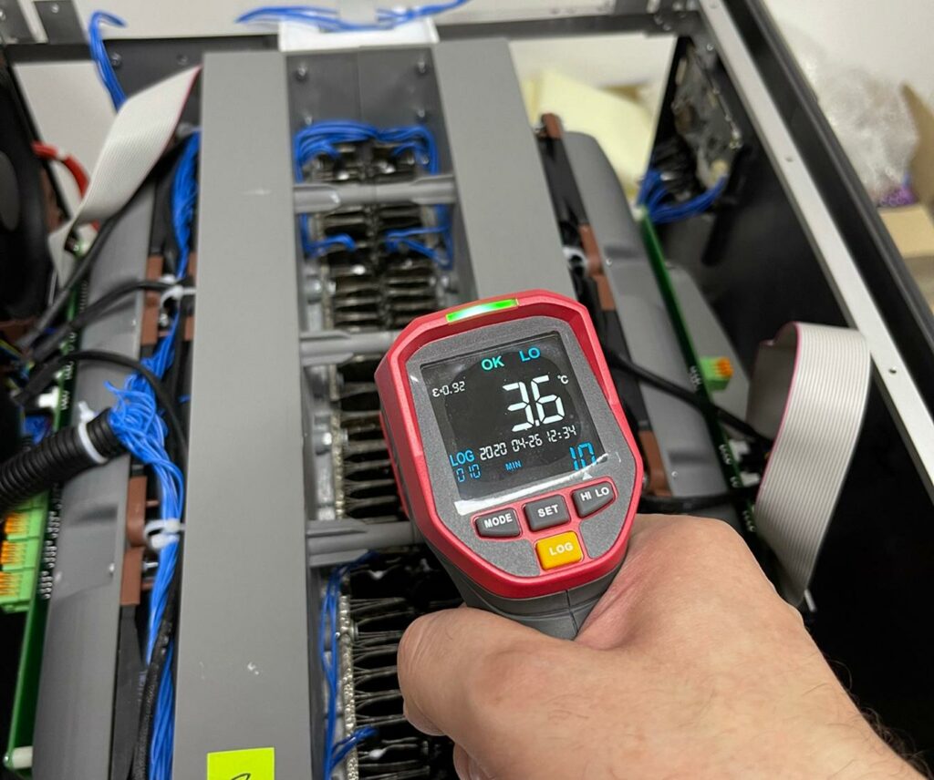 AcquaTap portable water generator