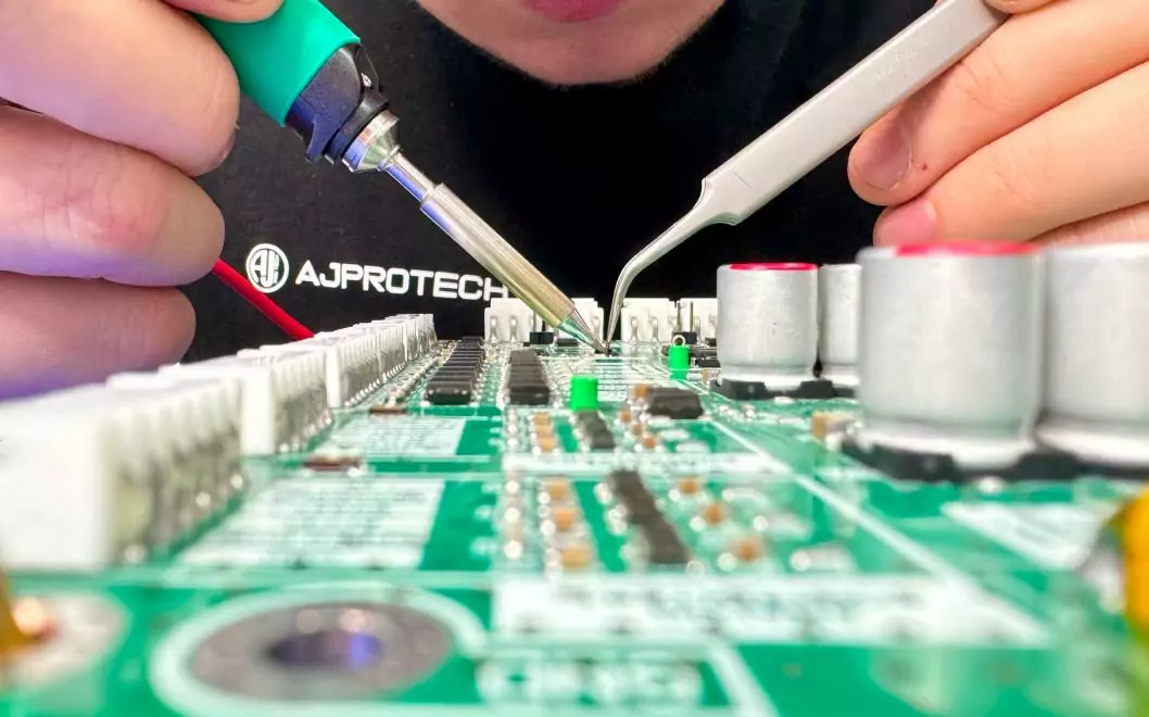 How to fundraise,  develop, and manufacture new hardware products